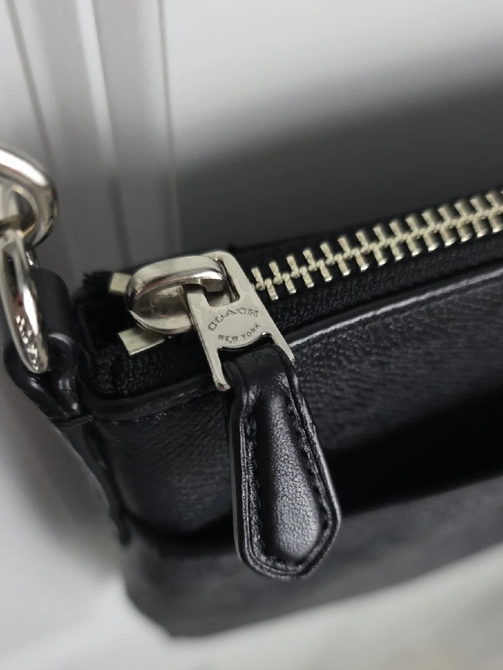 Coach 52400 Signature Canvas North South Swingpack Crossbody Black F1405